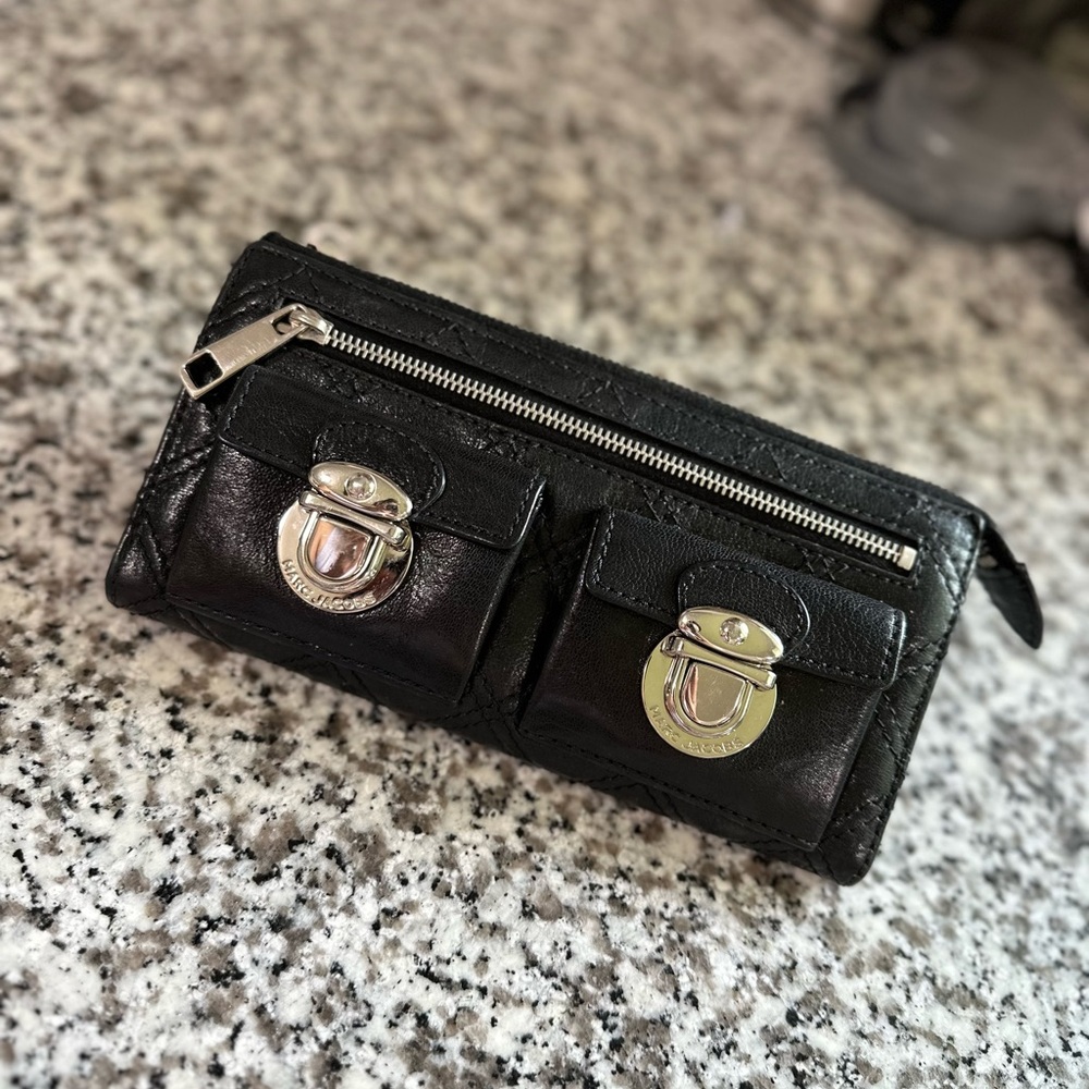 MARC JACOBS Black Quilted Leather Zip Wallet